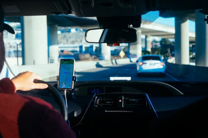 Ilustračný obrázok k článku Vodič falošného TAXI si vypýtal absurdnú sumu: Zamkol dvere, pre ženu začala NOČNÁ MORA!