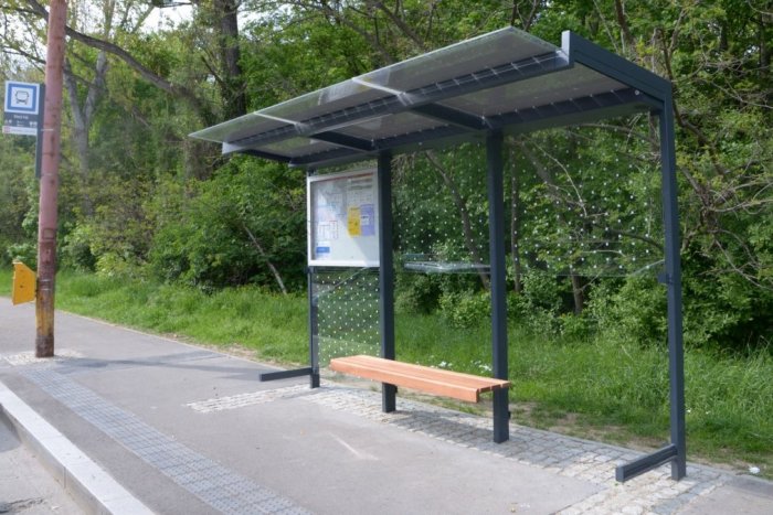 Ilustračný obrázok k článku NETRADIČNÁ krádež na zastávke MHD: Neuveríte, na čo sa zlodej ULAKOMIL! FOTO