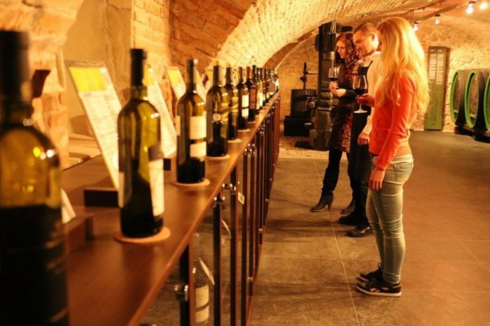 Ilustračný obrázok k článku V Nitre sa budú degustovať VÍNA: Brány otvorí aj jedna z najstarších pivníc pod hradom