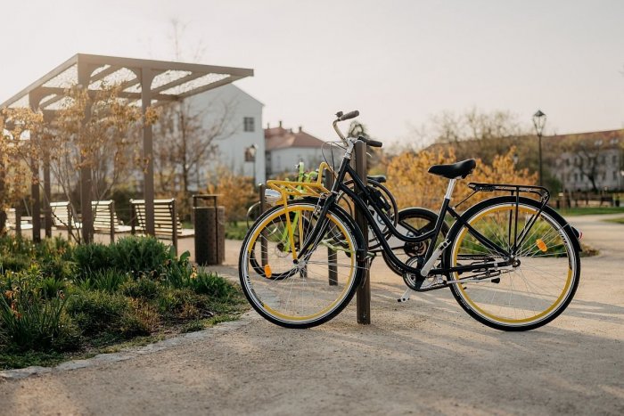 Ilustračný obrázok k článku Trnavčania využívajú CYKLODOPRAVU čoraz častejšie: Mesto pripravuje ďalšie NOVINKY