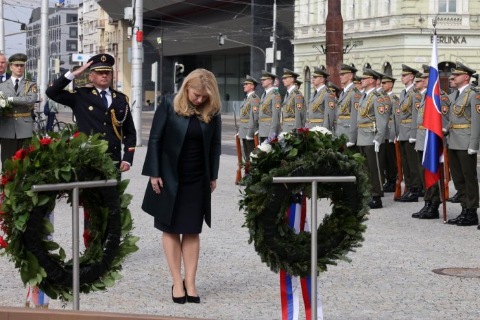 Ilustračný obrázok k článku Deň víťazstva nad fašizmom: Prezidentka a politici položili vence k Hrobu neznámeho vojaka