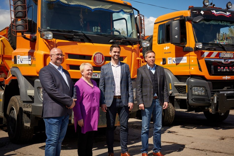 Ilustračný obrázok k článku POMOC pre primátorov a starostov v BBSK: Cestári ponúkajú novú FLOTILU vozidiel, FOTO