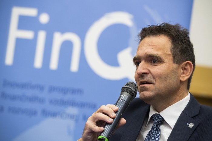 Ilustračný obrázok k článku Slovensko je v mnohých ukazovateľoch na chvoste EÚ, tvrdí Ódor: Koho chce lepšie ODMENIŤ?