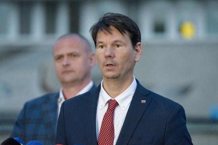 Ilustračný obrázok k článku Patológ a súčasný tajomník, ekonóm aj diplomat: Unikli MENÁ ministrov úradníckej vlády