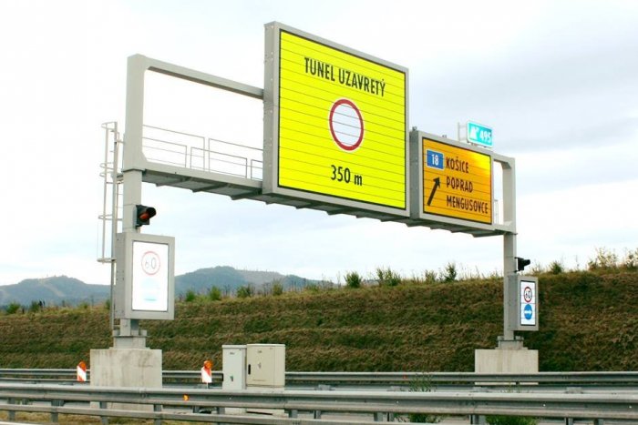 Ilustračný obrázok k článku Bôrik musia uzatvoriť: Vodičov čaká obchádzka a obmedzenia: A k tomu opravia aj vozovku