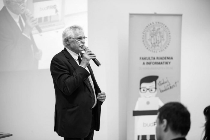 Ilustračný obrázok k článku Žilinčanov zasiahla smutná správa: Zomrel obľúbený profesor Matiaško