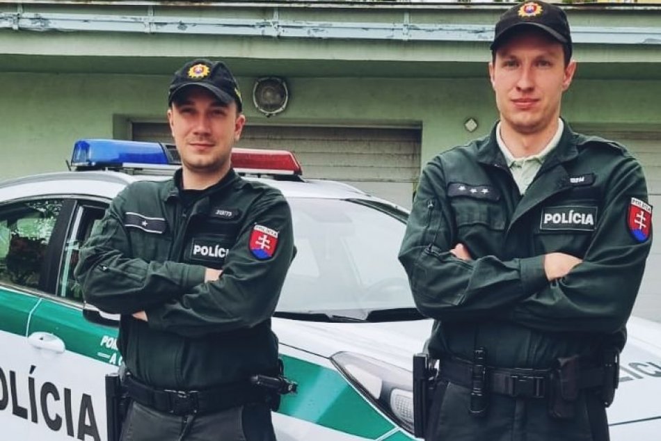 Ilustračný obrázok k článku Bezradná mamička skončila v slzách: Policajti museli z auta ZACHRÁNIŤ malé dieťa