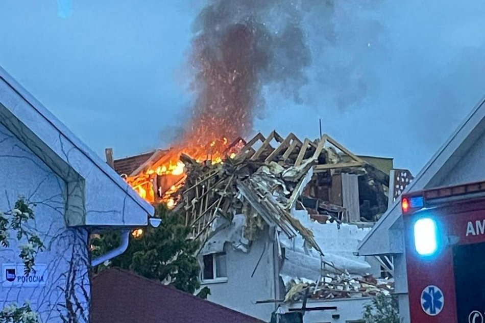 Ilustračný obrázok k článku OBROVSKÉ nešťastie neďaleko Trnavy: Výbuch v bytovke, jedna osoba tragédiu neprežila, FOTO