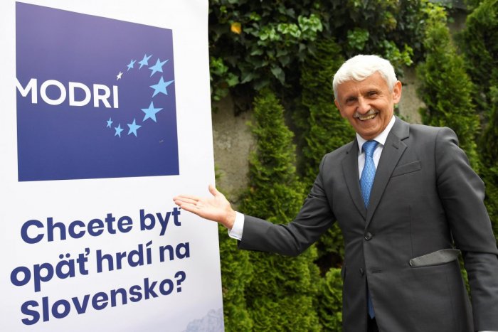 Ilustračný obrázok k článku Už je VONKU, kto sa stal lídrom strany Modrí: Do volieb ich povedie BÝVALÝ premiér