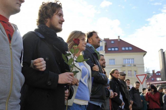 Ilustračný obrázok k článku Padne na strednom Slovensku REKORD? Za ruky sa má pochytať OHROMNÝ počet ľudí