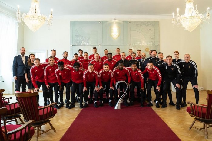 Ilustračný obrázok k článku Pohárový TITUL si užili spoločne: Na radnicu zavítal celý tím FC Spartak Trnava
