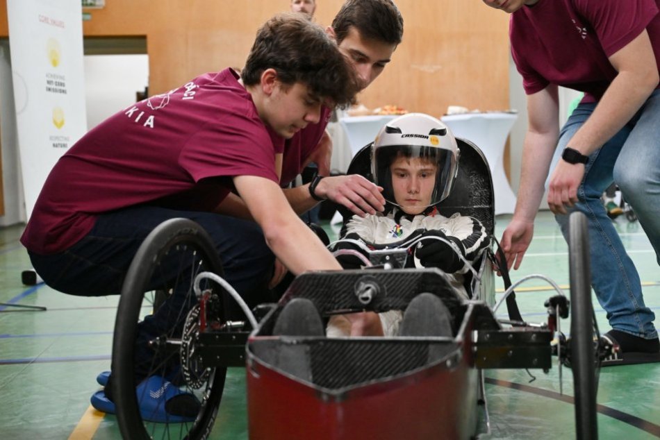 Ilustračný obrázok k článku BODOVALI s vlastnoručne vyrobeným autom: Trnavskí študenti prekonali svoj REKORD