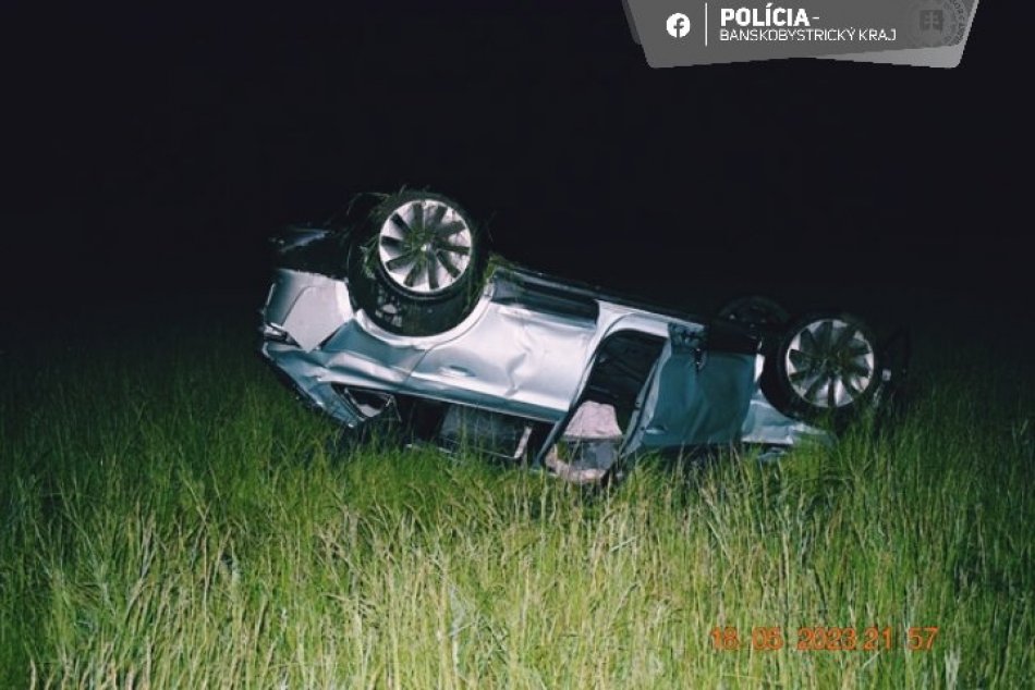 Ilustračný obrázok k článku ZDROGOVANÝ a OPITÝ skončil na streche: Mladý vodič sa sám poslal do nemocnice, FOTO