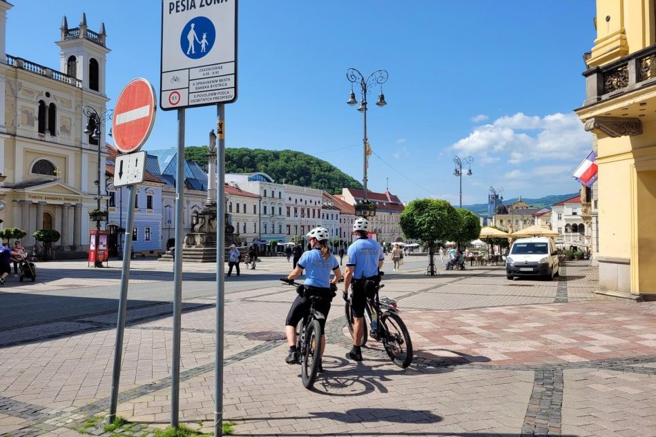 Ilustračný obrázok k článku Mestskí policajti šliapnu do pedálov: V Bystrici už hliadkujú aj na ELEKTROBICYKLOCH, FOTO