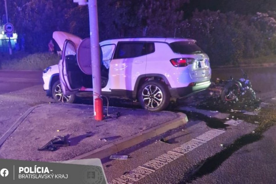 Ilustračný obrázok k článku TRAGICKÝ nedeľný večer v Bratislave: Motorkár neprežil zrážku s autom, FOTO