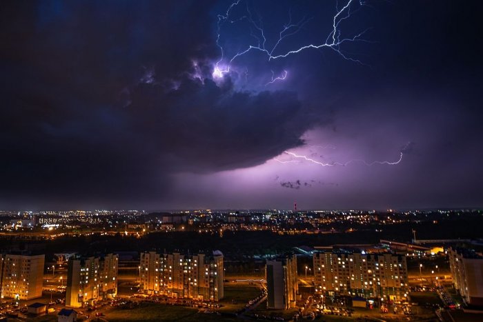 Ilustračný obrázok k článku Vysoké teploty a teplé počasie vystriedajú BÚRKY: Prvé info, kedy UDRÚ na Slovensko