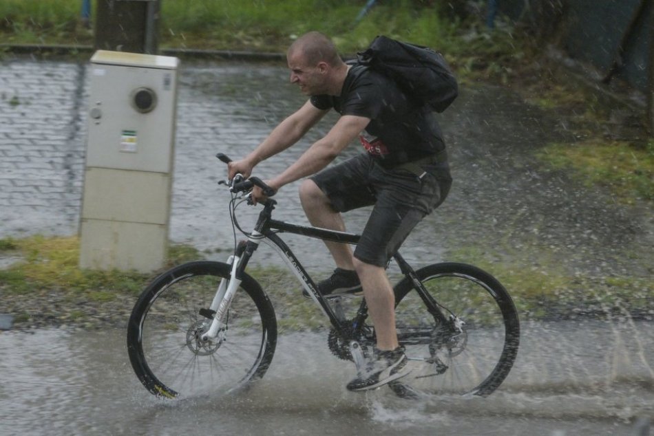 Ilustračný obrázok k článku Počasie sa neumúdri: Intenzívne BÚRKY pokračujú, čo nás čaká cez víkend?
