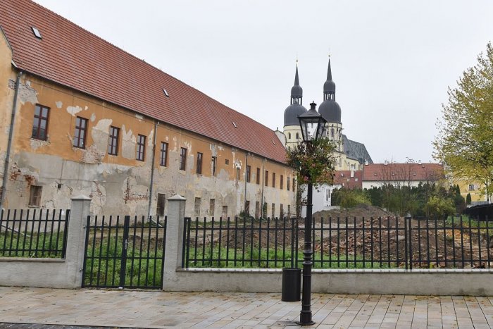 Ilustračný obrázok k článku Cirkev obnovuje Stephaneum: Plot by tam mal zostať aj po skončení prác