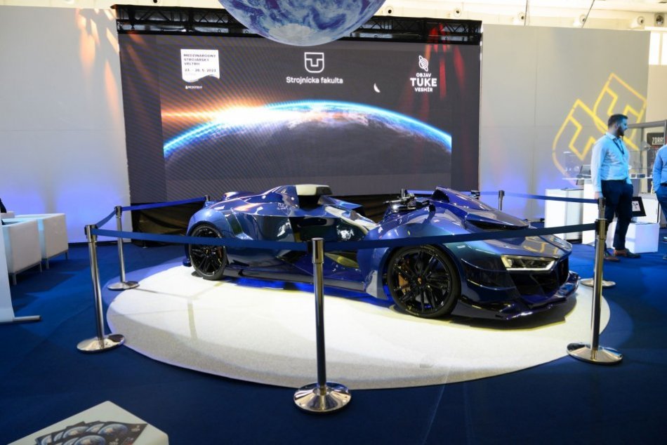 Ilustračný obrázok k článku Brány Agrokomplexu sa opäť otvorili: Začal sa Medzinárodný strojársky veľtrh, FOTO