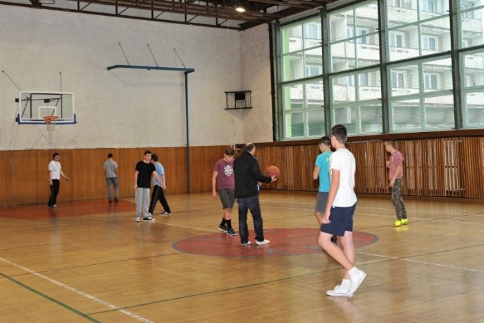 Ilustračný obrázok k článku ANKETA: Majú mať školáci 3. hodinu telesnej? BÚRIA sa ďalší!