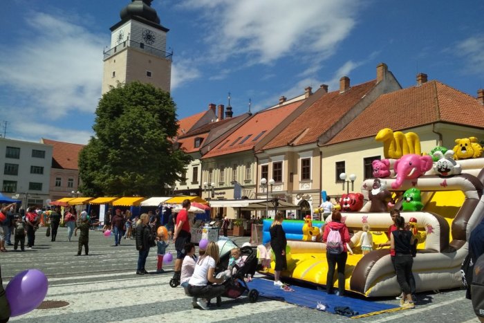 Ilustračný obrázok k článku Deň detí na námestí: Najmenších potešia súťaže, hry, atrakcie aj ukážka VETROŇA