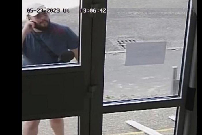 Ilustračný obrázok k článku Ďalší dôchodca prišiel o TISÍCKY eur: Naletel na fintu TOMUTO podvodníkovi!