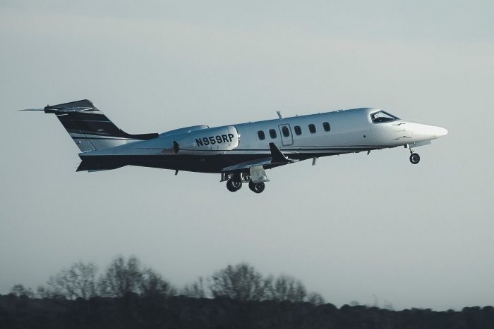 Ilustračný obrázok k článku Lietadlo začalo pred nehodou HORIEŤ: Členov posádky stále NENAŠLI