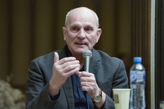 Ilustračný obrázok k článku Do KDH sa vracia František Mikloško: Ak by prišiel k moci Smer, upadneme do DEPRESIE, tvrdí