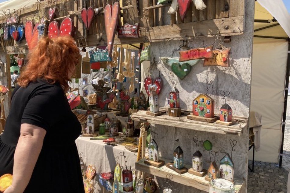 Ilustračný obrázok k článku Počas leta nuda nehrozí! V parku na Bernolákovom námesti nás čaká Remeselný trh