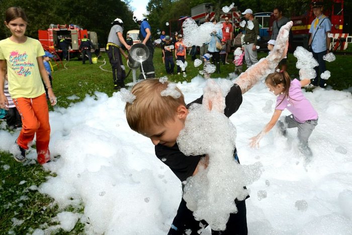 Ilustračný obrázok k článku Penová show, skákacie hrady aj kolotoče: Obec pri Nitre pripravila parádny Deň detí