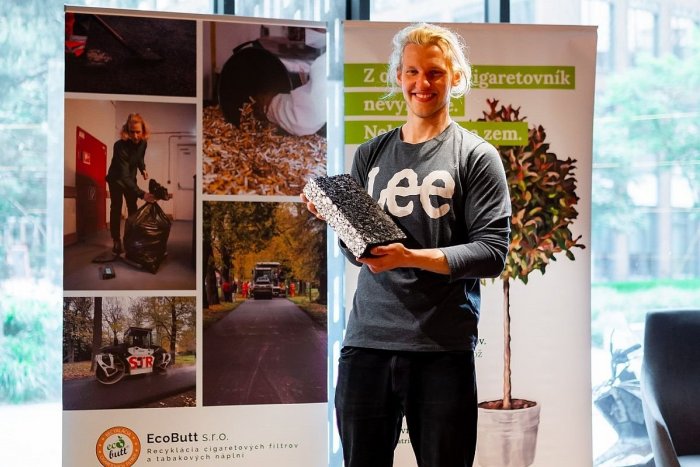 Ilustračný obrázok k článku Slováci vnímajú najviac cigaretového odpadu na miestach, kde je fajčenie zakázané!