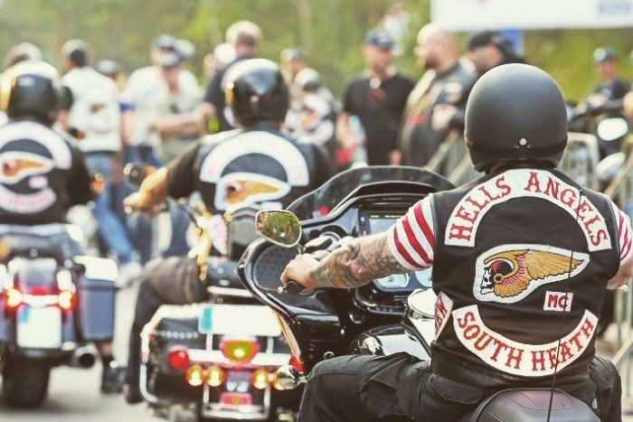 Ilustračný obrázok k článku Potýčka na zraze motorkárov Hells Angels: Traja muži skončili na polícii, jeden v sanitke
