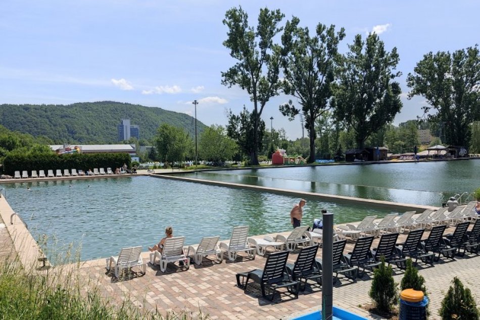Ilustračný obrázok k článku Bystrické kúpalisko reaguje na KRITIKU: Chystá DOD, vstup pre ľudí bude VOĽNÝ, FOTO