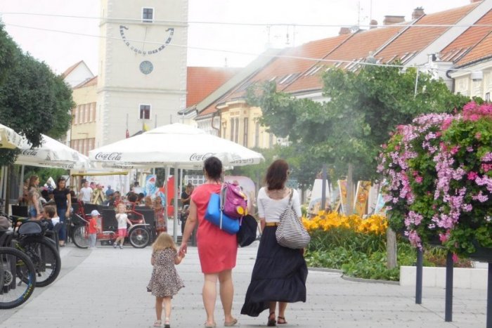 Ilustračný obrázok k článku Milované aj nenávidené topánky sú späť: Budú horúcim HITOM tohto leta! FOTO