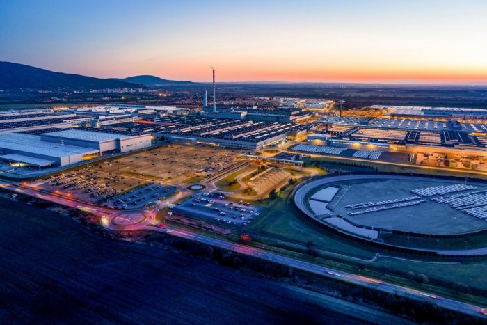 Ilustračný obrázok k článku O prácu vo Volkswagene prišlo podľa Demokratov už viac ako TISÍC ľudí