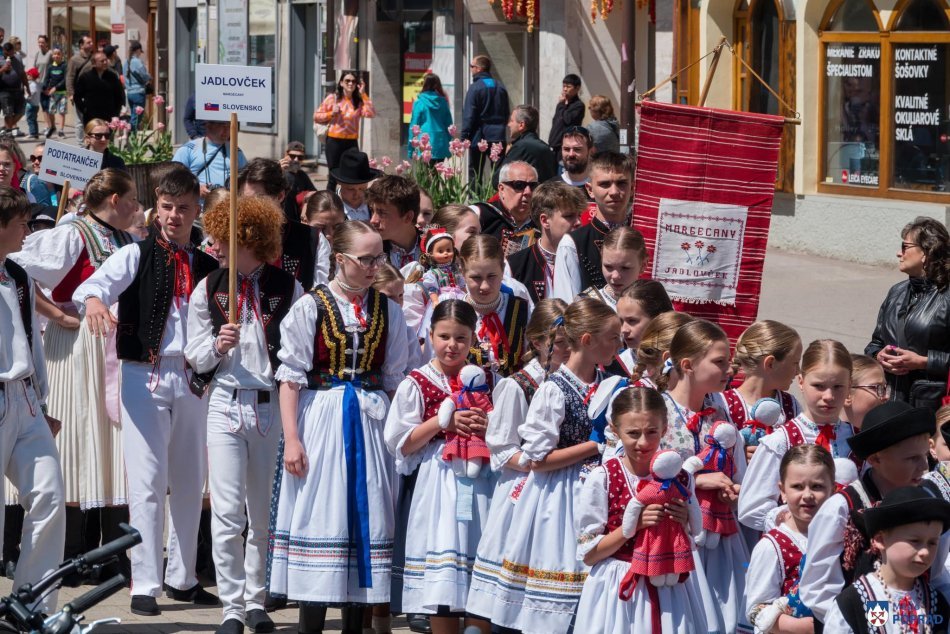Ilustračný obrázok k článku Festival Krojované bábiky vyvrcholil v Kežmarku: Na programe bol aj veľký sprievod