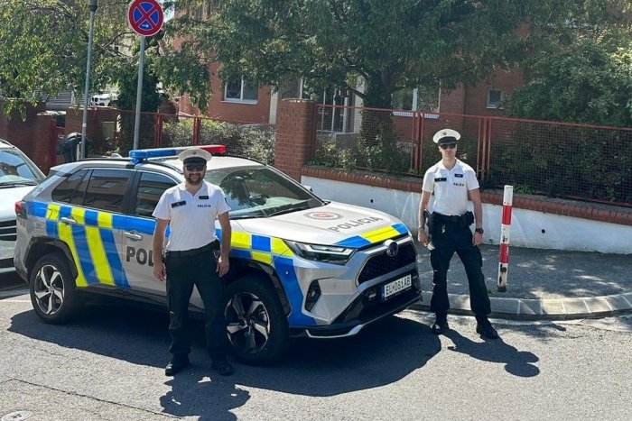 Ilustračný obrázok k článku RODIACA mamička uviazla v zápche v tuneli Sitina: Nebyť policajtov, ktorí išli okolo...