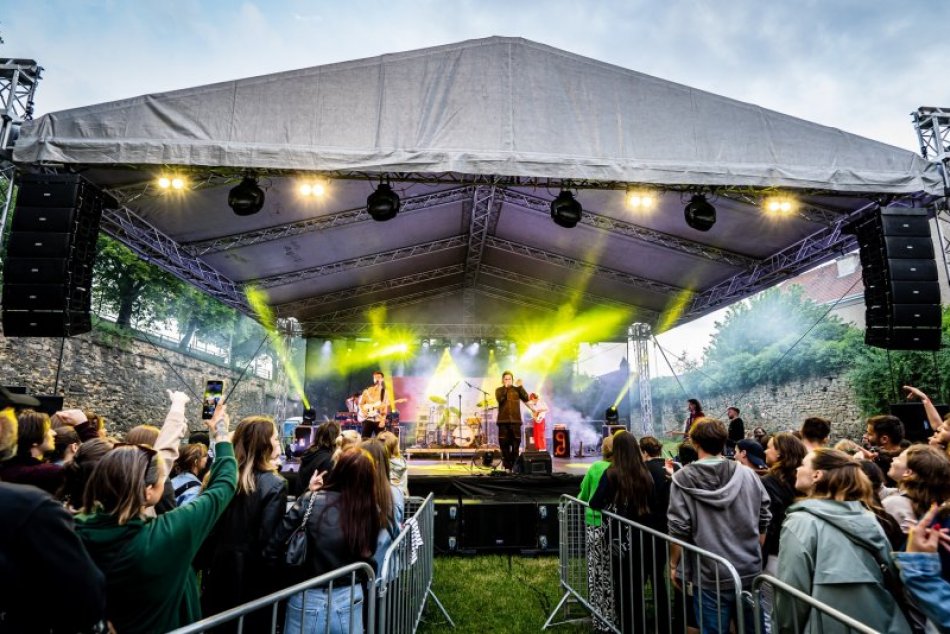 Ilustračný obrázok k článku Prešov rozozvučia známe české hity: Na Hlavnej si užijeme skladby Olympicu a Kabátu