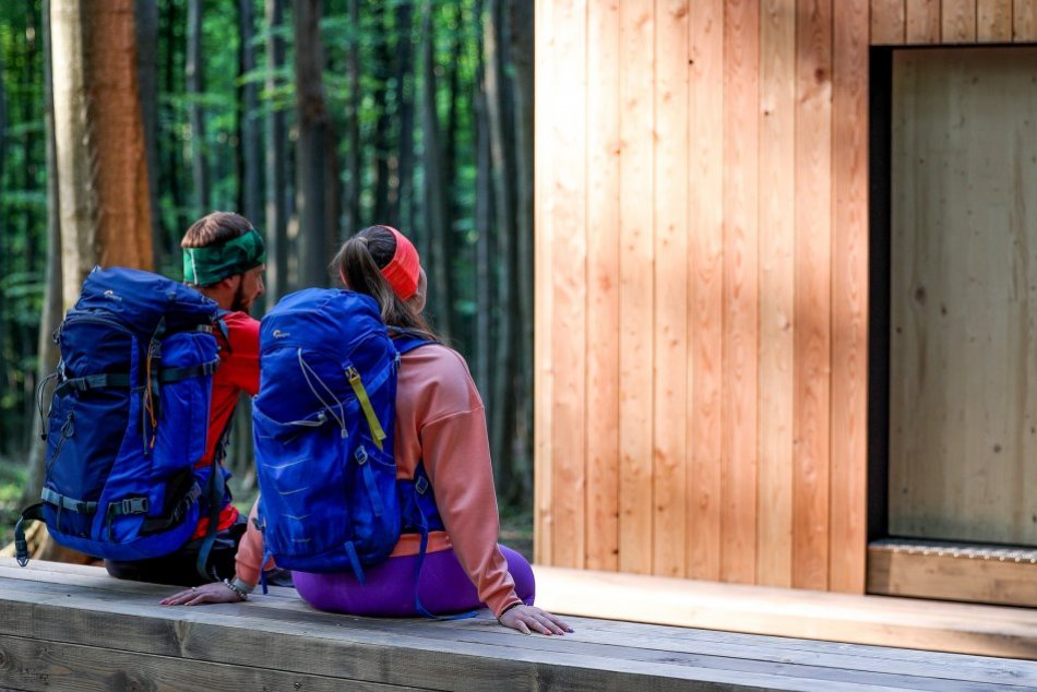 Ilustračný obrázok k článku Vyspíte sa ZADARMO priamo v prírode: Na strednom Slovensku pribudnú NOVÉ útulne