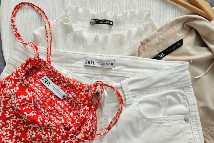 Ilustračný obrázok k článku Máte ho na oblečení aj vy? Ľudia objavili na štítkoch TAJNÝ KÓD, Zara vysvetľuje, čo znamená