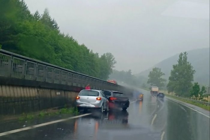 Ilustračný obrázok k článku Prvé INFO o nehode na R1: Na mieste sa zrazili 3 autá, FOTO