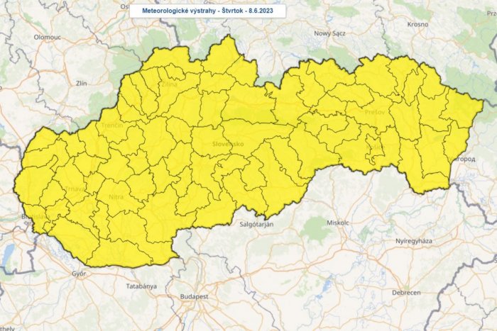 Výstrahy pred búrkami platia na celom území Slovenska