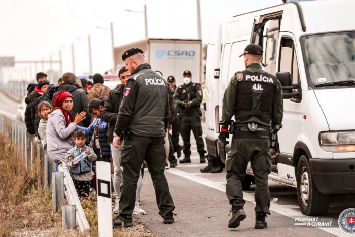 Ilustračný obrázok k článku Bystrica eviduje desiatky MIGRANTOV denne: Prioritou je BEZPEČNOSŤ obyvateľov, tvrdí mesto