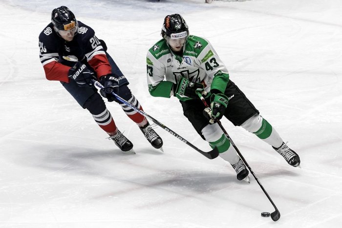 Ilustračný obrázok k článku Skvelé správy pre fanúšikov Býkov: V tíme pokračuje americký obranca