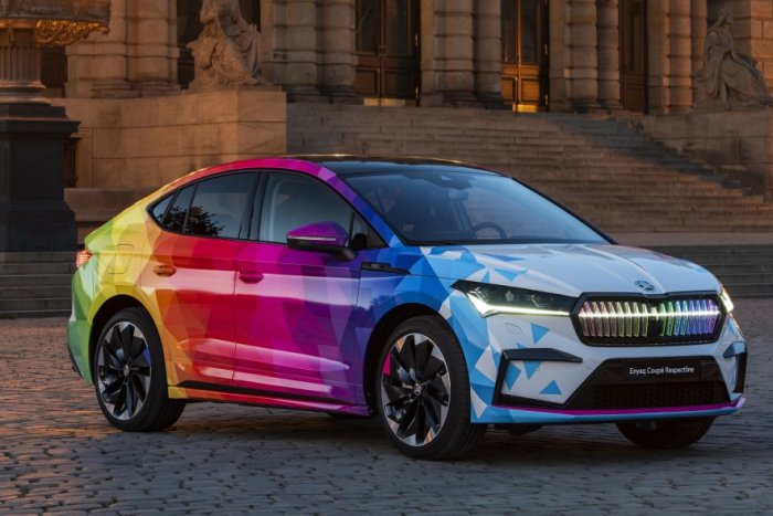 Ilustračný obrázok k článku DÚHOVÁ škodovka ako oslava rozmanitosti: ČO chceli jej tvorcovia ODKÁZAŤ svetu?