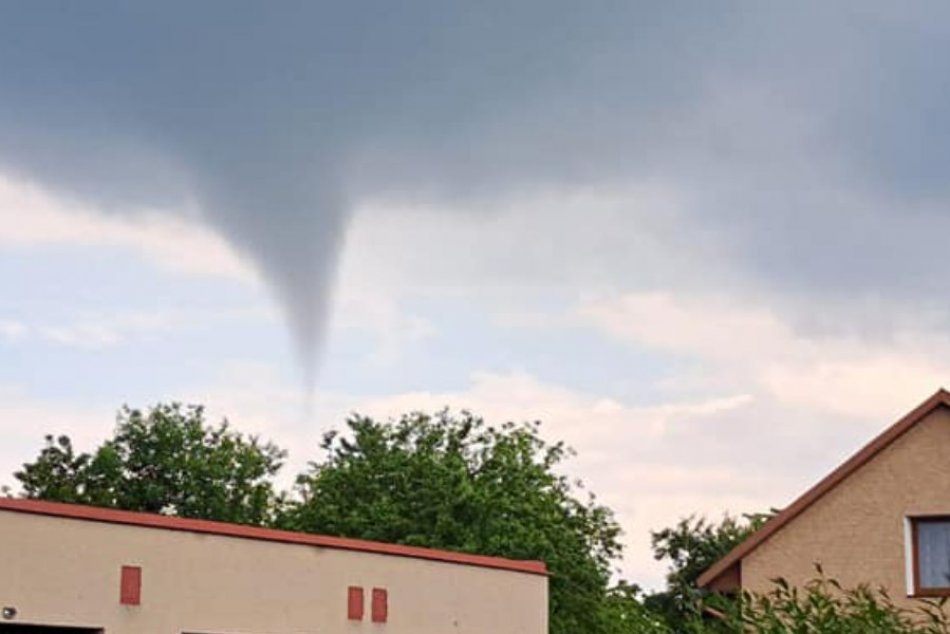 Ilustračný obrázok k článku V Česku zosadlo TORNÁDO: Zasiahlo obývanú oblasť, FOTO