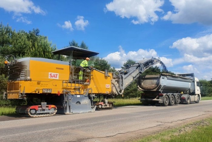 Ilustračný obrázok k článku Šoféri, POČÍTAJTE s obmedzeniami na týchto DVOCH úsekoch: Začali opravovať cesty