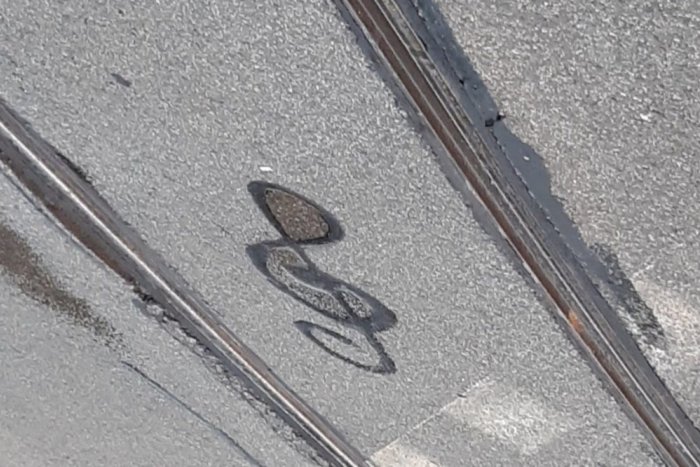 Ilustračný obrázok k článku KURIOZITA DŇA: Čo majú znamenať? Košičania riešia ZÁHADU HUSĽOVÝCH KĽÚČOV na cestách