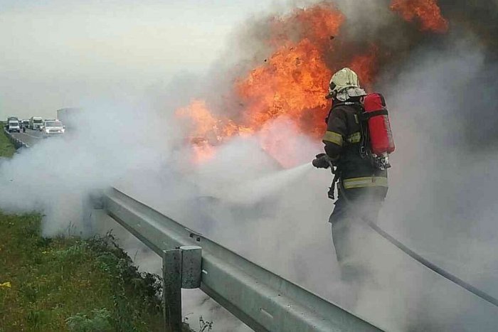 Ilustračný obrázok k článku Požiar auta na východe: Po uhasení v ňom našli ĽUDSKÉ POZOSTATKY!