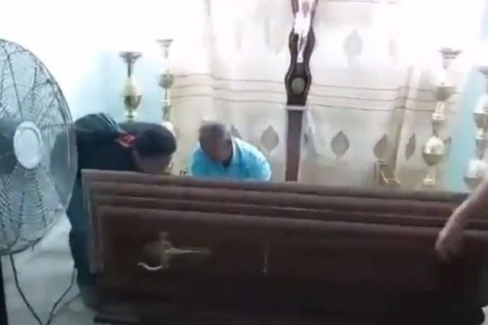 Ilustračný obrázok k článku VIDEO: Žena sa prebrala v RAKVE po tom, čo ju lekári vyhlásili za mŕtvu. Ako je to možné?